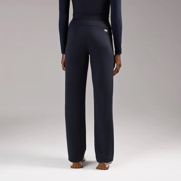 Figs High Waisted Piedra FORMx Straight Leg Scrub Pant in Navy, Size XXS - Picture 6 of 9